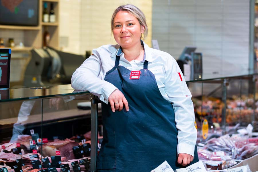 Frau Polat, Frischetheke REWE Golly in Berlin